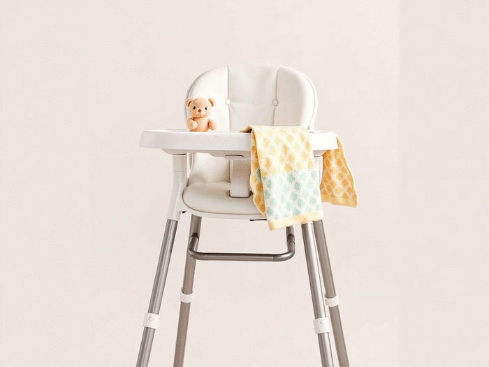 **Krzesła do karmienia niemowląt: przegląd modeli z zabezpieczeniami i regulacją**