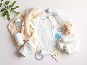 Kompletna lista wyprawki dla noworodka 2026 – co kupić przed porodem krok po kroku