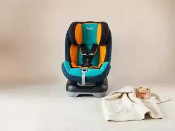 Fotelik obrotowy 360°: zalety, wady i ranking najlepszych modeli do 4 lat